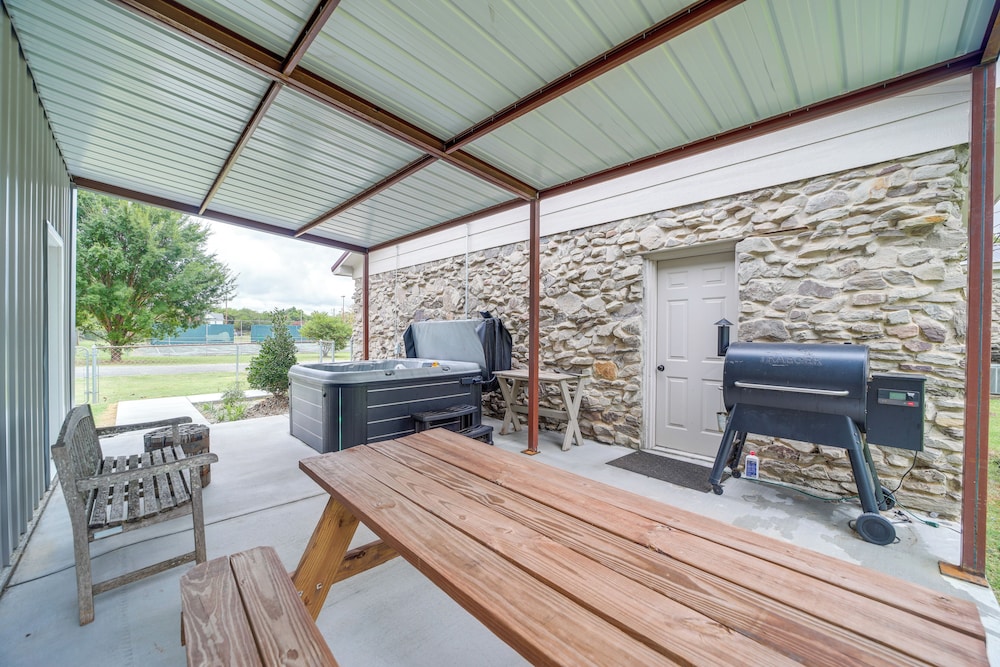 Eufaula Retreat w/ Lake Views: Walk to Marina view 2