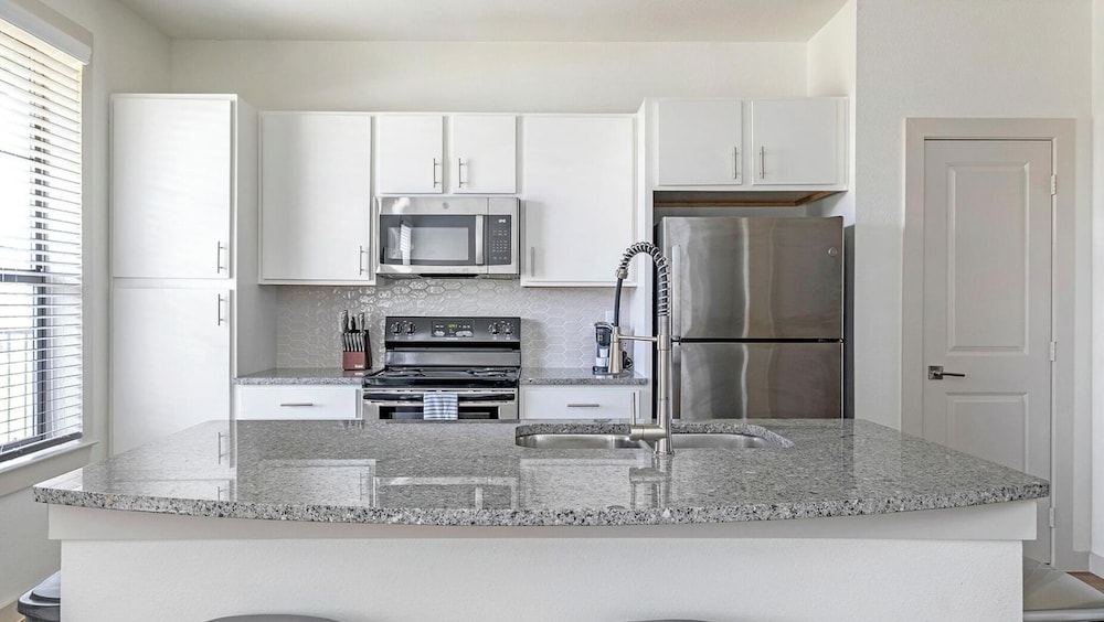 Landing Apartments Waller