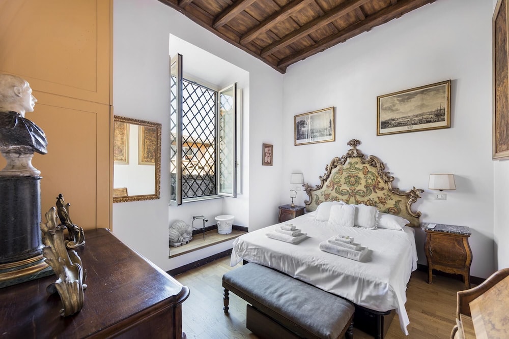 A Prince in Rome Elegant Navona Terrace Apartment