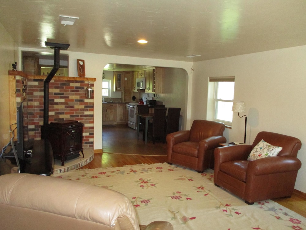 Salida Vacations - River Lover's 3 Bedroom Holiday Home By Pinon Vacation Rent. - Property Image 2
