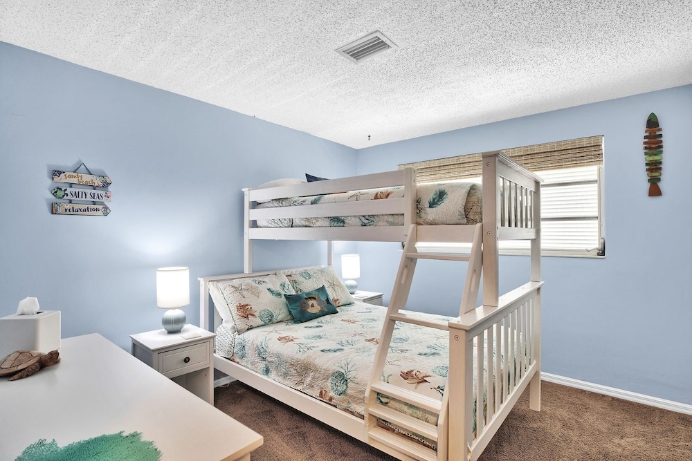 Delightful Vacation Home Located In The Popular Islamorada Neighborhood Of Port Antigua. 3 Bedroom Home by RedAwning