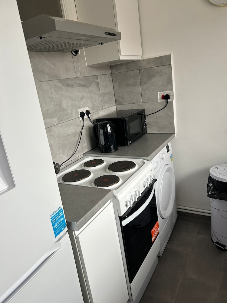 Enchanting Enfield Studio Free Parking view 4