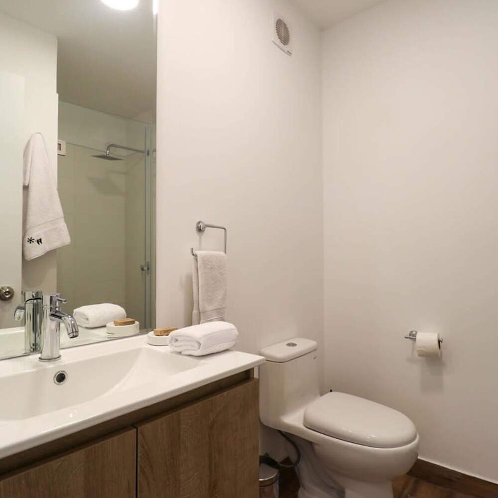 w Authentic 2BR in Miraflores en Lima — bathroom