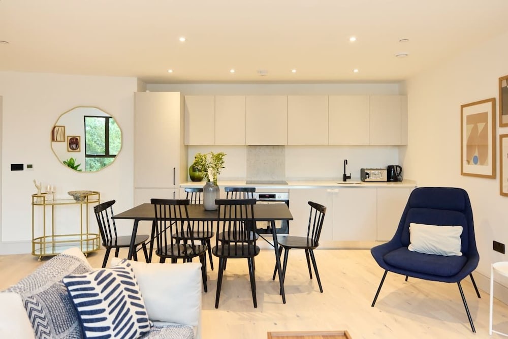 The South Wimbledon Place - Adorable 2bdr Flat With Balcony