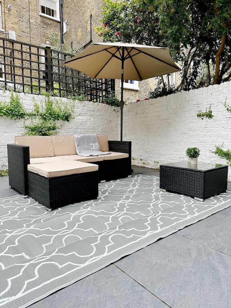 outdoor bbq area