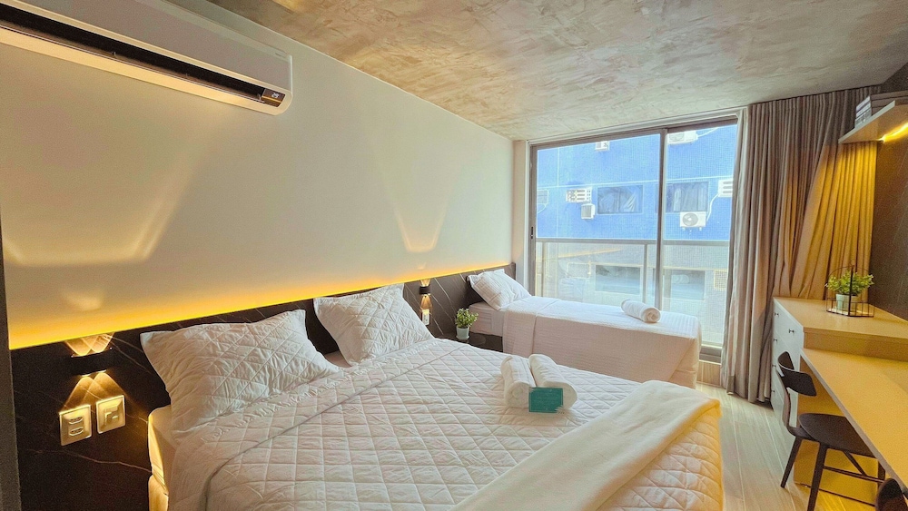 Setai Yacht Premium - By Almare Flats