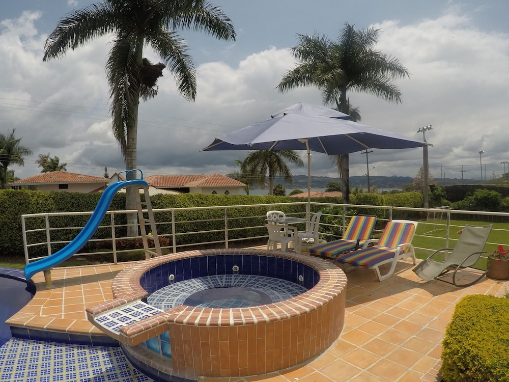 Mansion del Lago Calima - Property Image 17