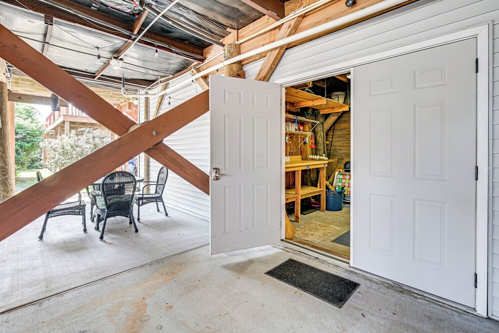 Walk to Surfside Beach: Home w/ Pool Access