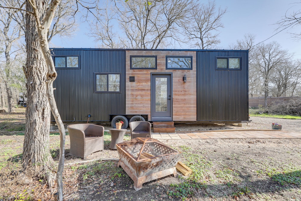 Hiking & Creek: Manor Tiny Home in Forest Retreat