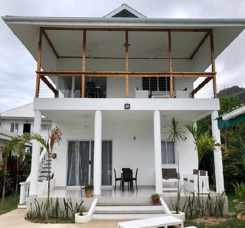 Castaway Lodge
