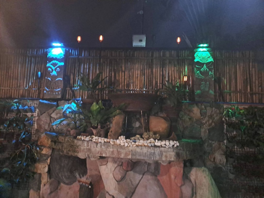 Tribal Bliss Private Resort in Lipa Batangas, a Privat Guest Room With Pool