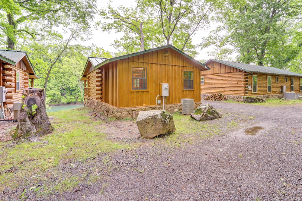 Deck & Views: Little Red River Retreat!