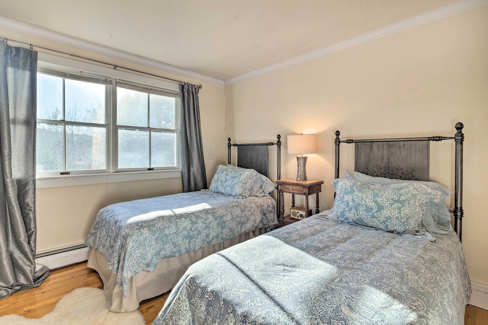 Private Home w/ Hot Tub Near Jay Peak Slopes view 3