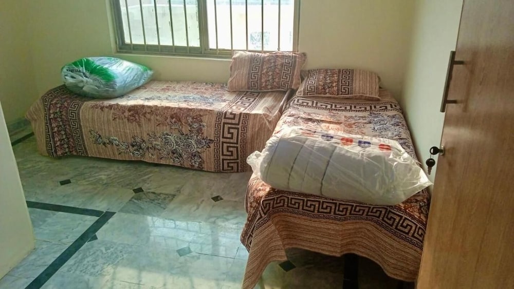 Room-cozy Guest Room in Rawalpindi - Cit