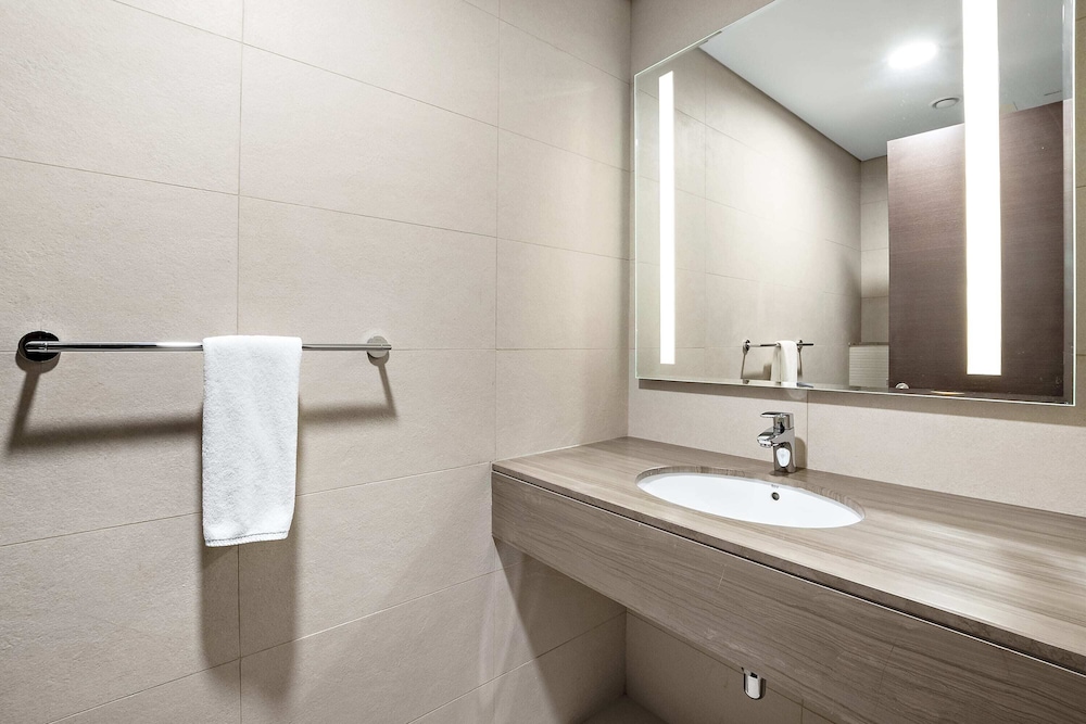 Abu Dhabi Vacations - Silkhaus Najmat C 2, Al Reem Abu Dhabi - Property Image 62