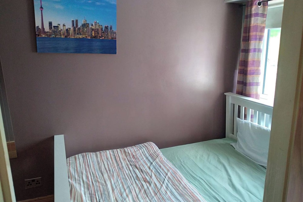 Cosy Cottage- Sleeps 4, Free Parking & Golf Nearby