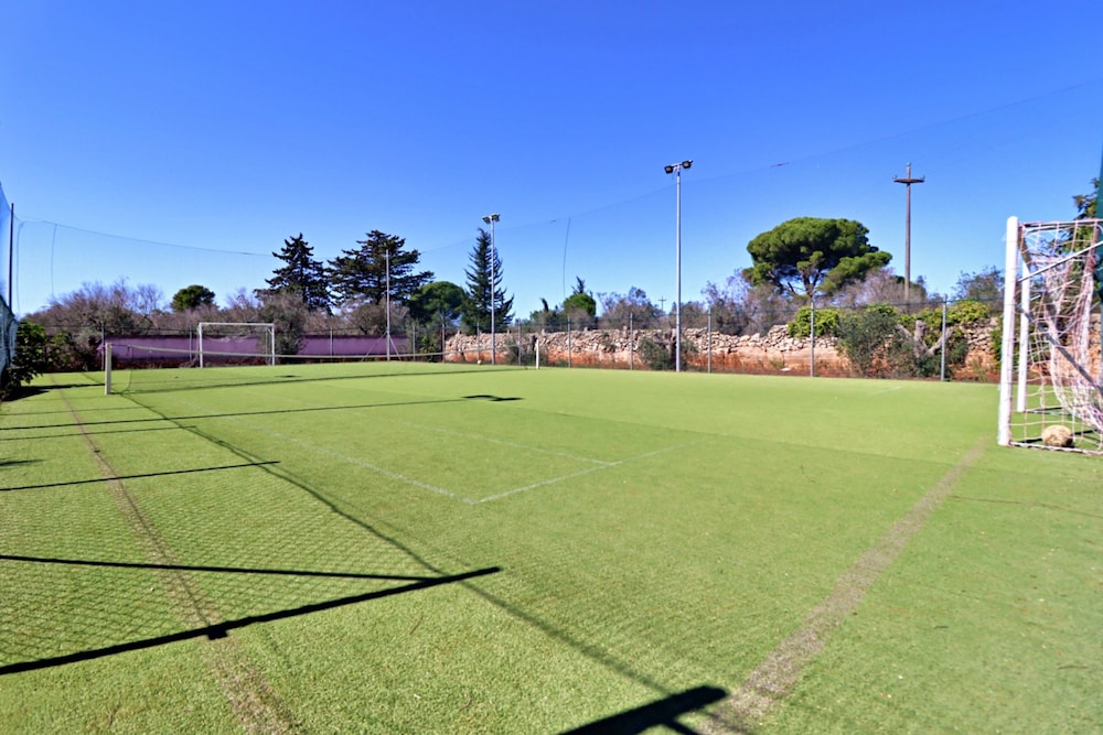 Villa Velisia - Con Ampia Piscina E Campo Da Gioco Privato