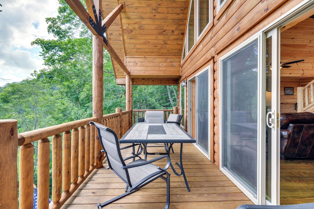 Hot Tub, Game Room & Views: Mars Hill Mtn Retreat!