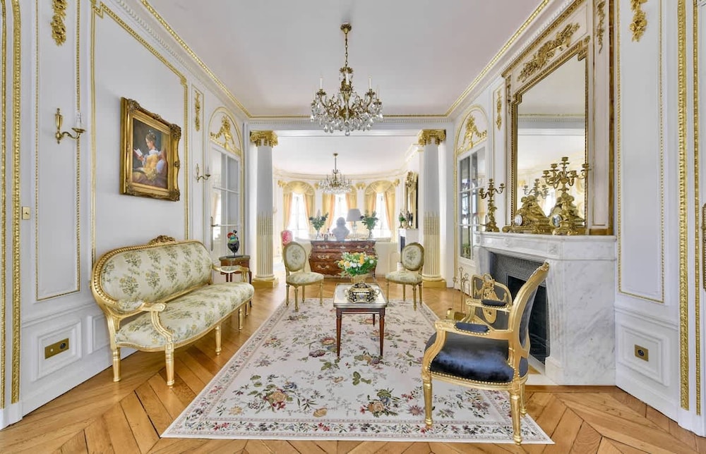 Noble Luxury Residence in the Heart of Paris