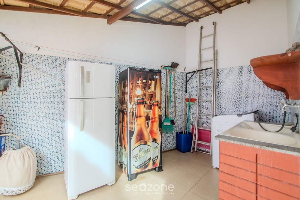 House w/ Pool 350 m From Taperapuan Beach Rud0047