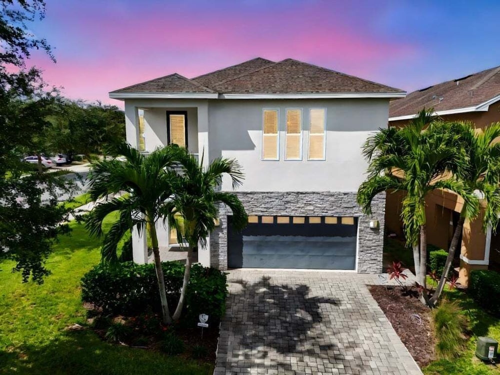 Elegant 8br Retreat W/ Private Pool, Spa & Family-friendly Comfort 8 Bedroom Villa