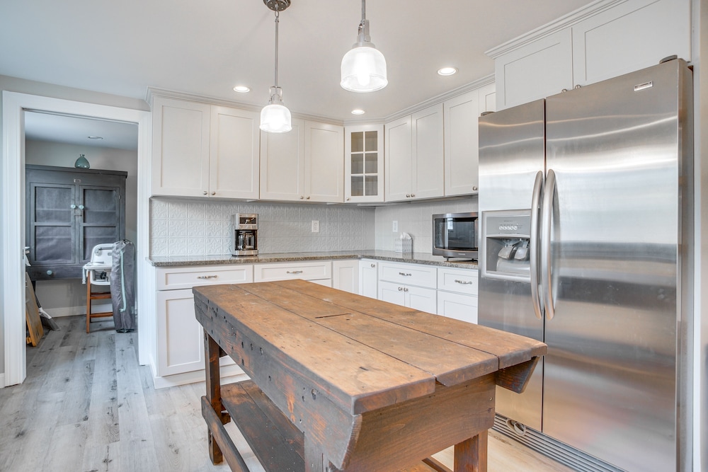 1 Mi to Beach: Cape Cod Family Home in Bourne!
