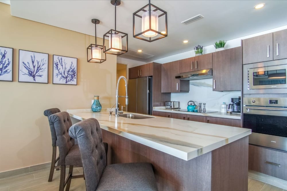 Beachy Condo - 2BR 2B