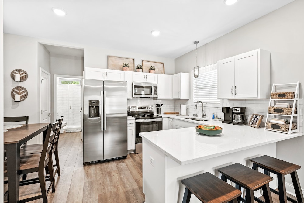 Adam's Downtown Retreat w/ Rooftop Access