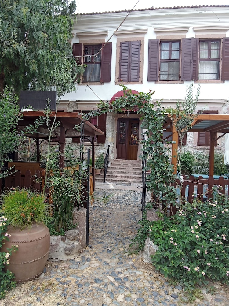 Cunda Zehra Teyzenin Evi