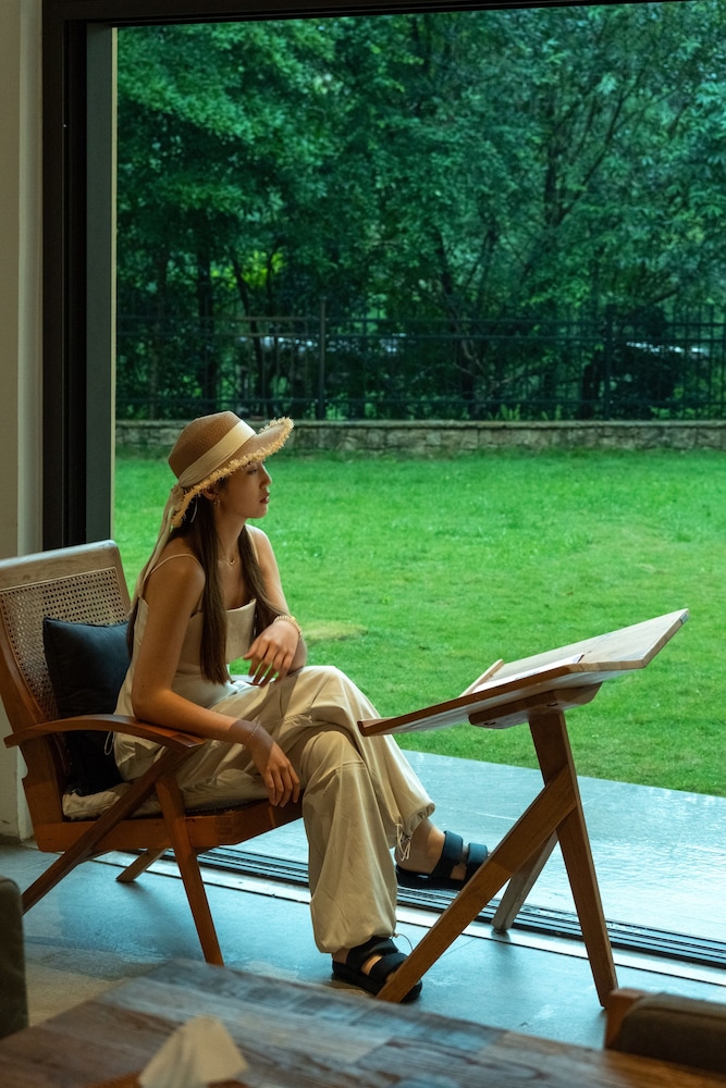 Miyue Shenzhen Tianlu Secret Wild Wizard Holiday Hotel
