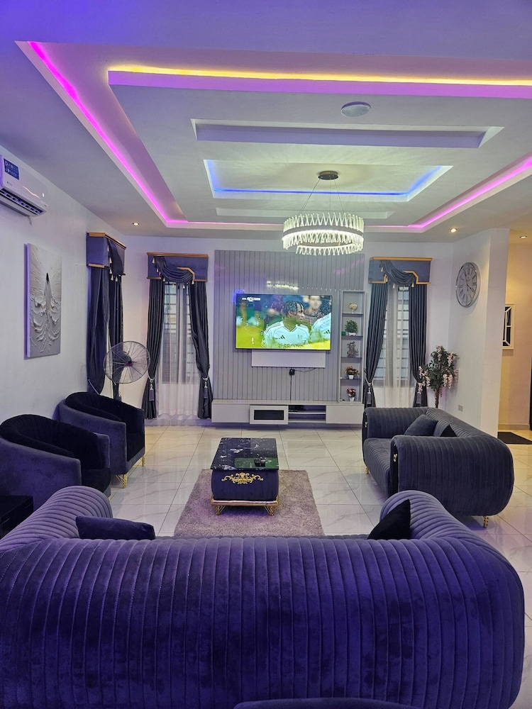 Luxury 5 Bedrooms Duplex With Swimming Pool