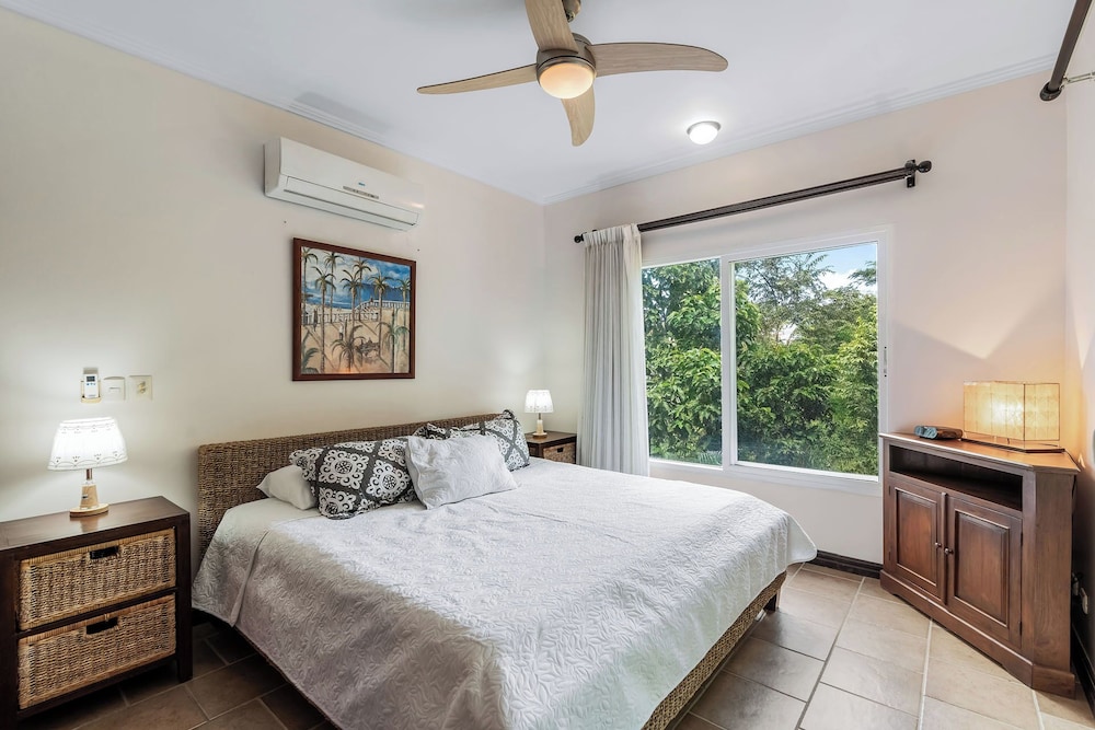 3-BD Beauty with Pool Near Beach
