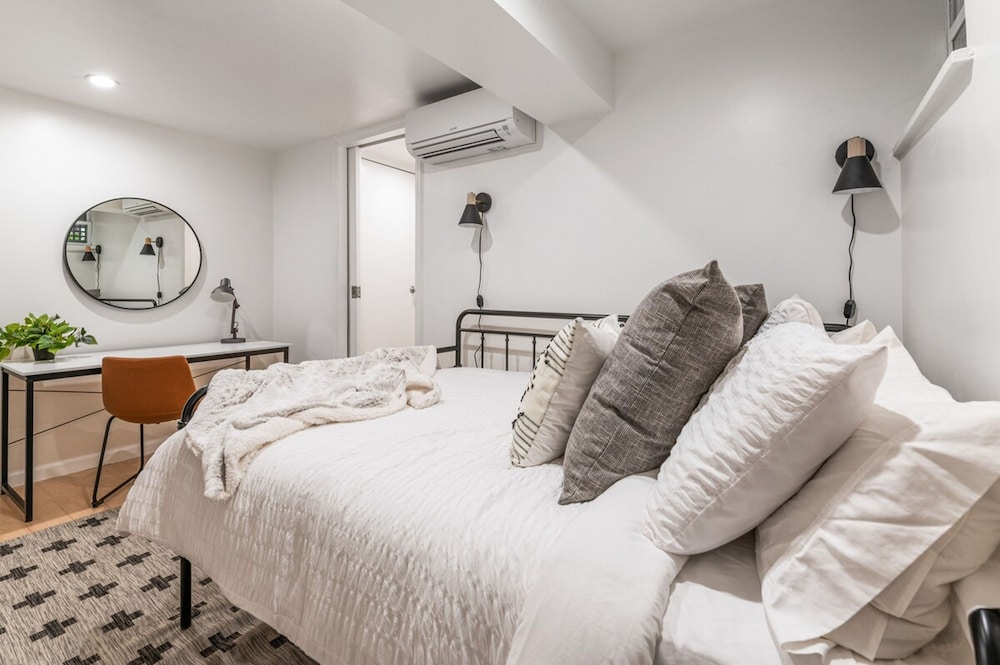 Adelphi I 3BR Ft Greene w Backyard Patio Porch