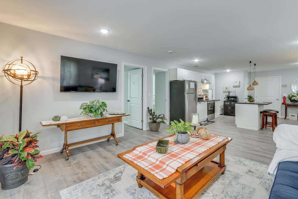 2 Mi to Beach, Shared Yard Space: West Haven Apt!