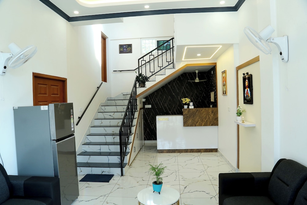Cloud9 Airport Hotel