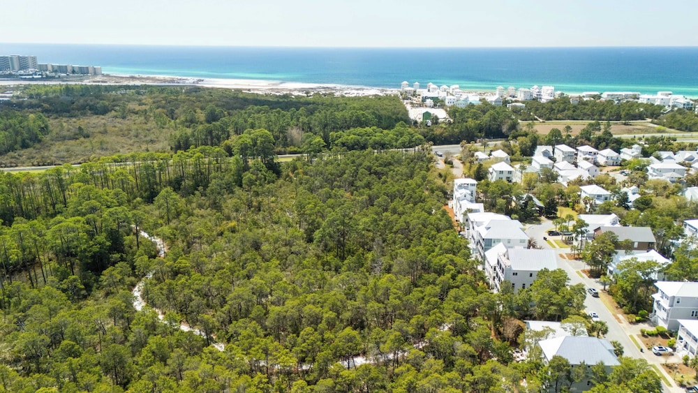 Near Inlet Beach Access&lake Powell, Pool, Patio Lounge G'day 30A by Avantstay