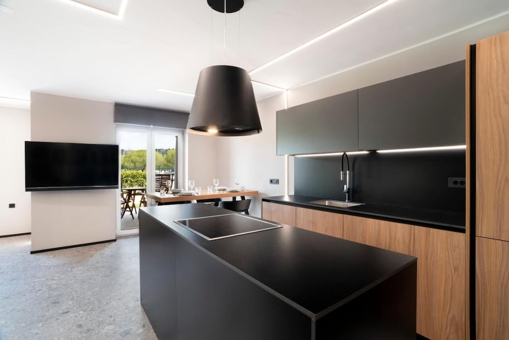Marina Apartment with Terrace Burin 100