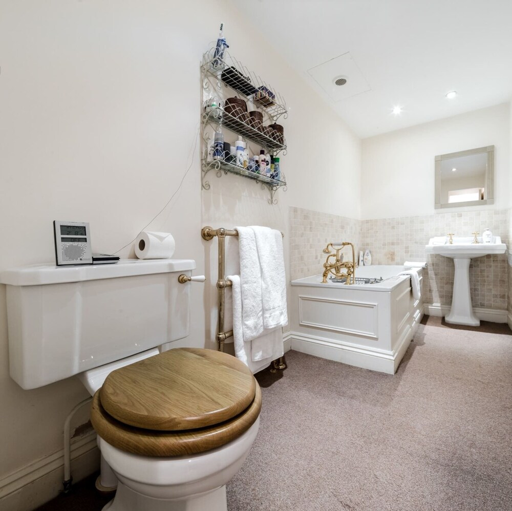 2 Bed 2 Bath Garden Flat in Victoria Pimlico