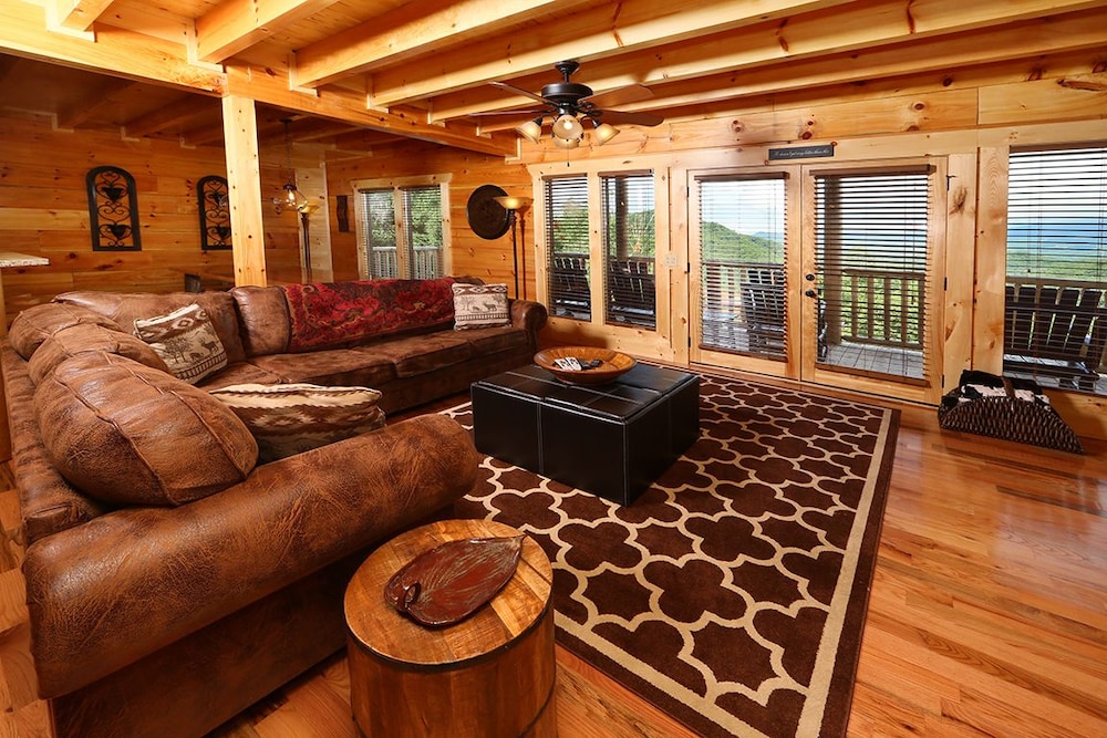 Picture Perfect 7 Br cabin by RedAwning