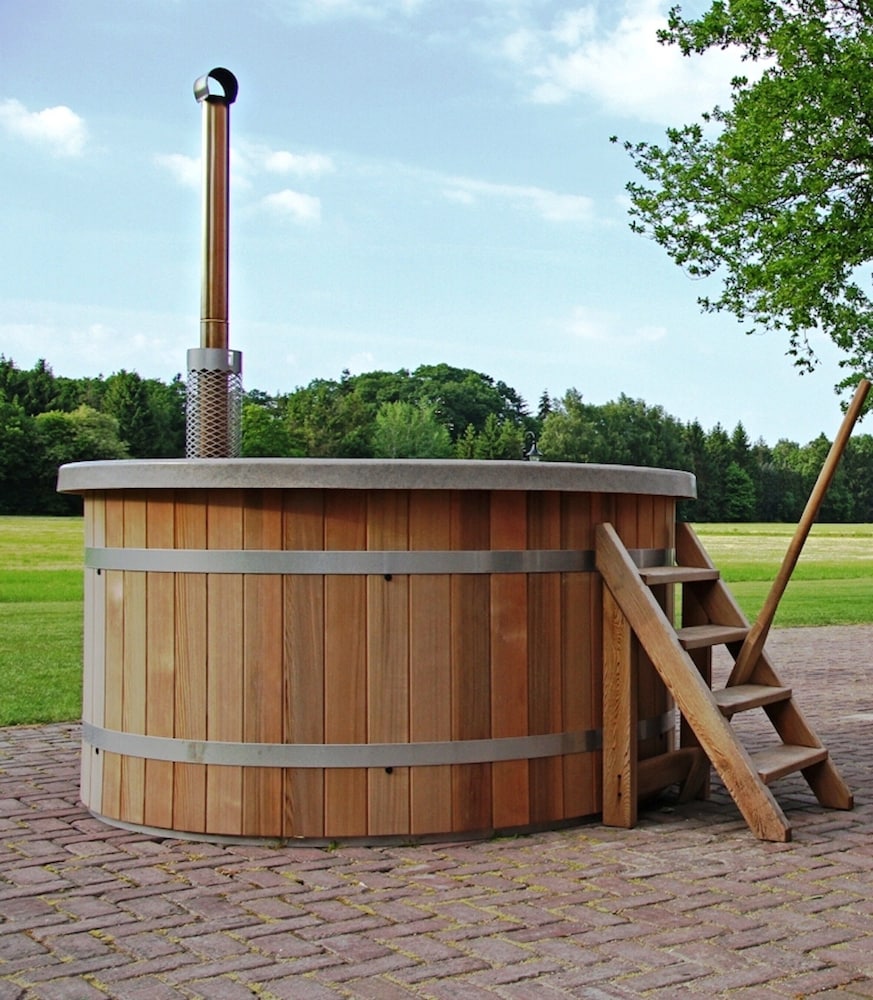 Beautiful Holiday Home With hot tub
