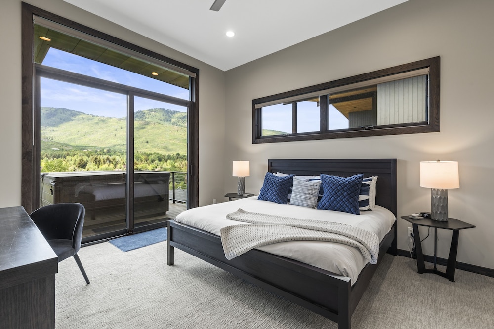 Nine Peaks 4 Bedroom Home