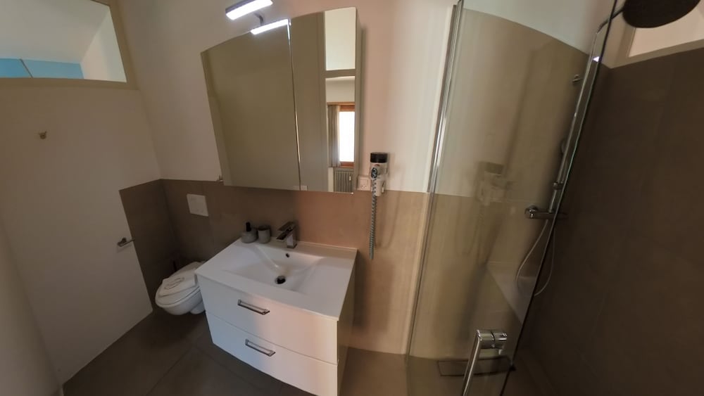 7 Rooms
