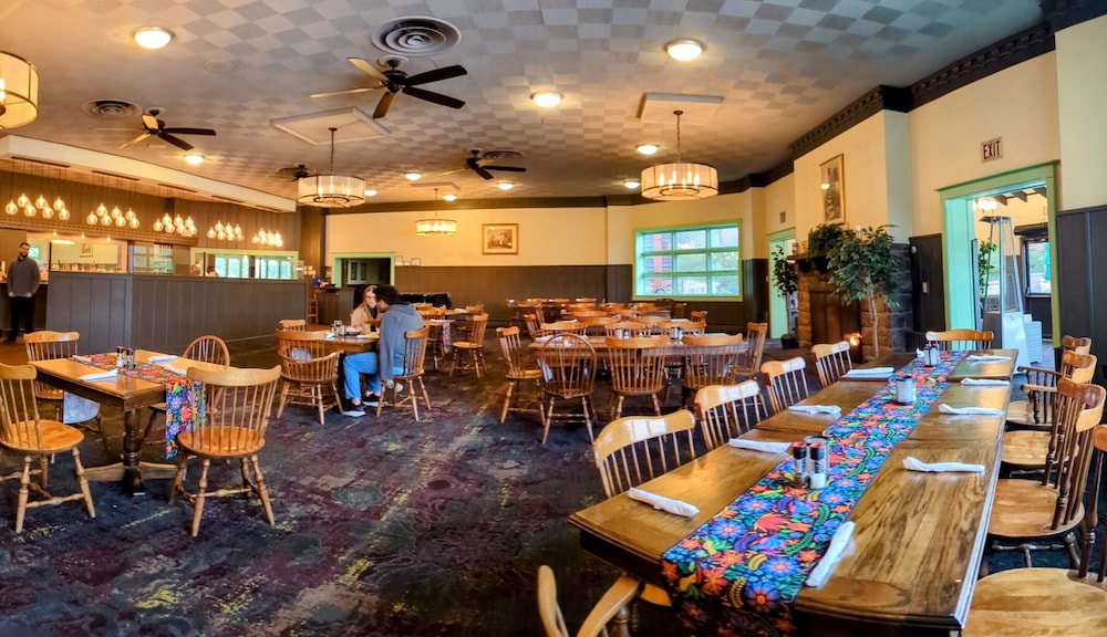 The Lodge Luxury Resort At Lake Harmony - Property Image 9