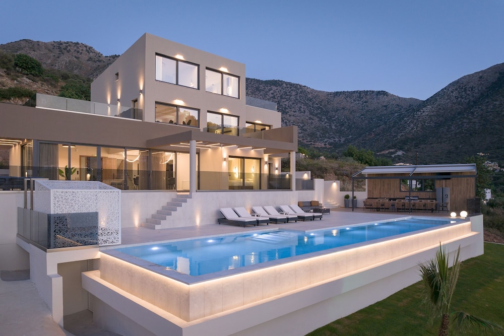 Luxurious Villa Dias With Tennis Court by Estia