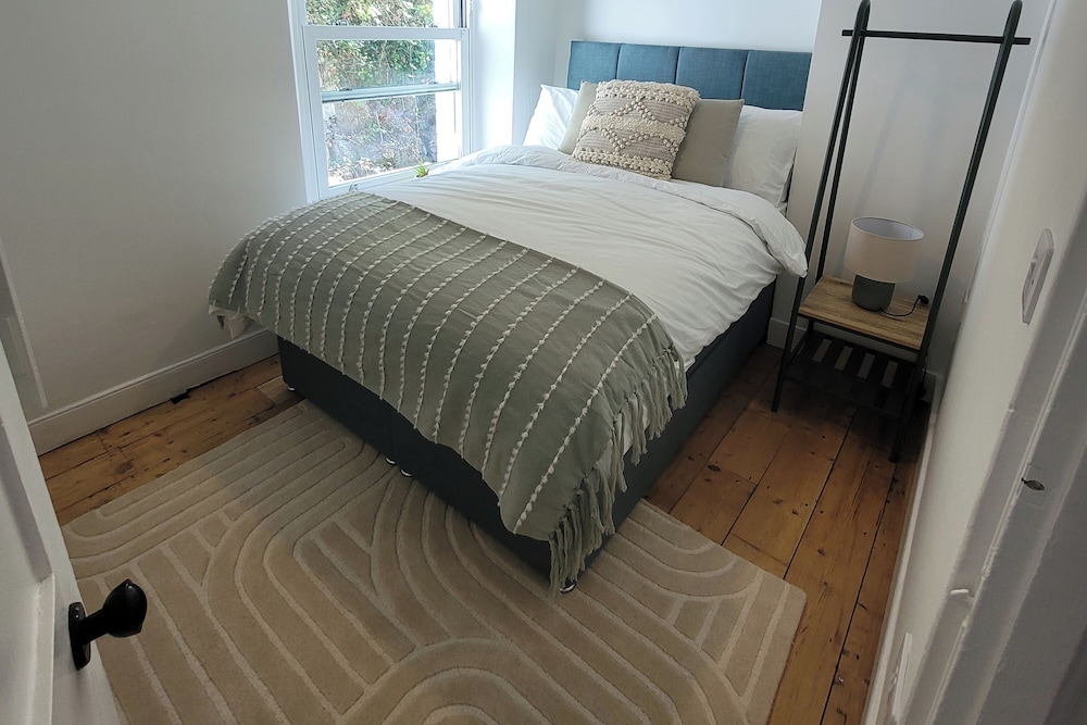 Seaside Escape at Looe Cottage