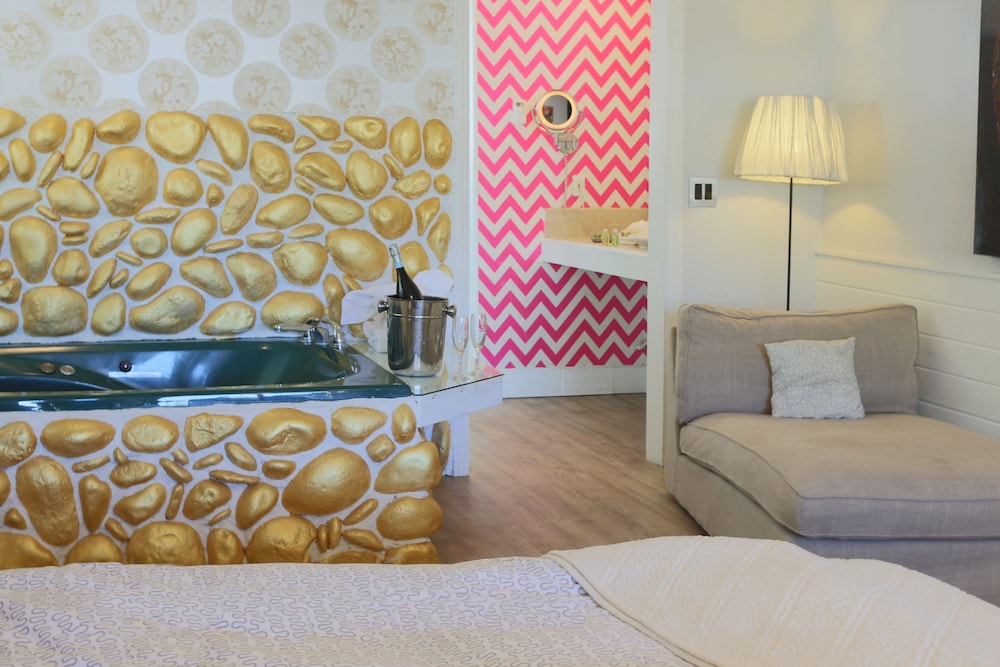 Big Bear Spa Suites