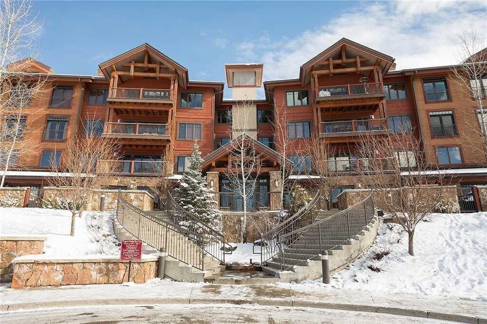 5208 Emerald Lodge, Trappeur's Crossing Apartment 4
