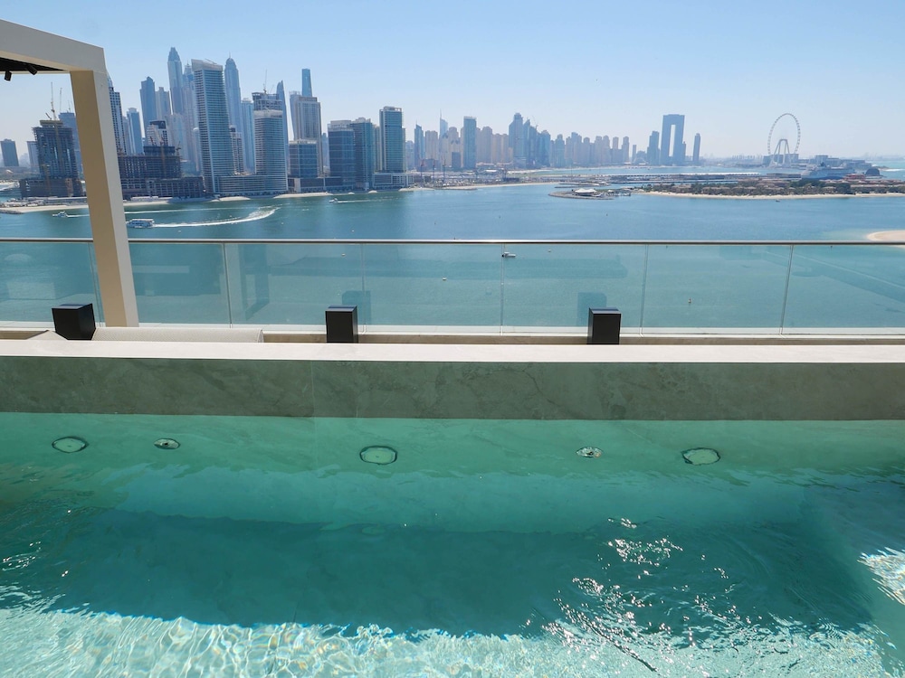 High End 4BR Penthouse With Private Pool and Skyline Views
