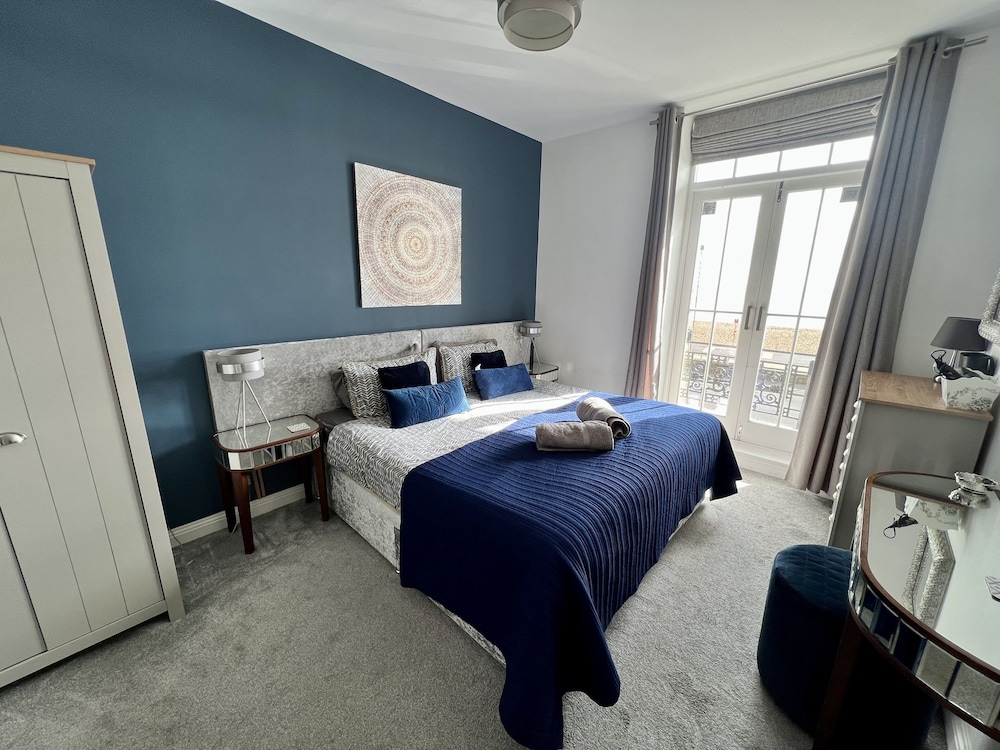 Luxury on the beach view 4