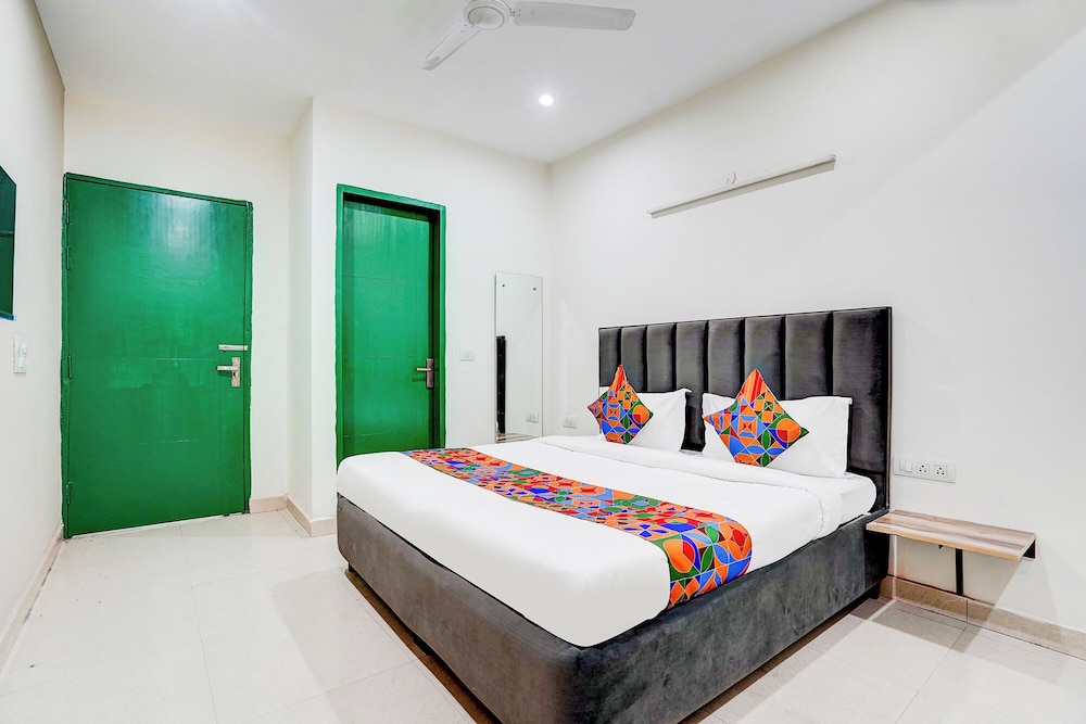 Fabhotel Cyberhub Suits